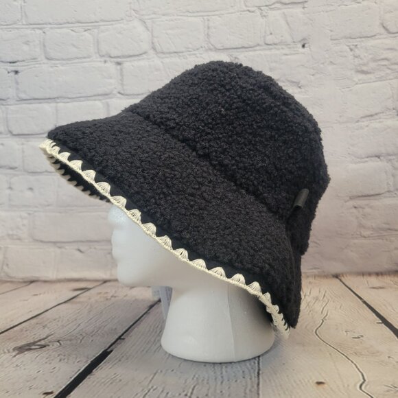 Women\'s UGG Fluff Scalloped Hat main image 5
